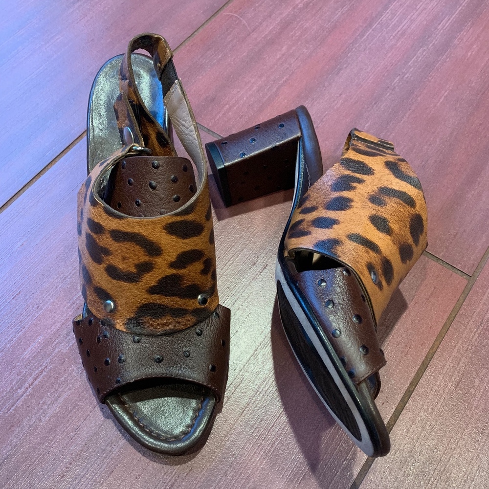 Almost new Anyi Lu Athena leopard print slingbacks